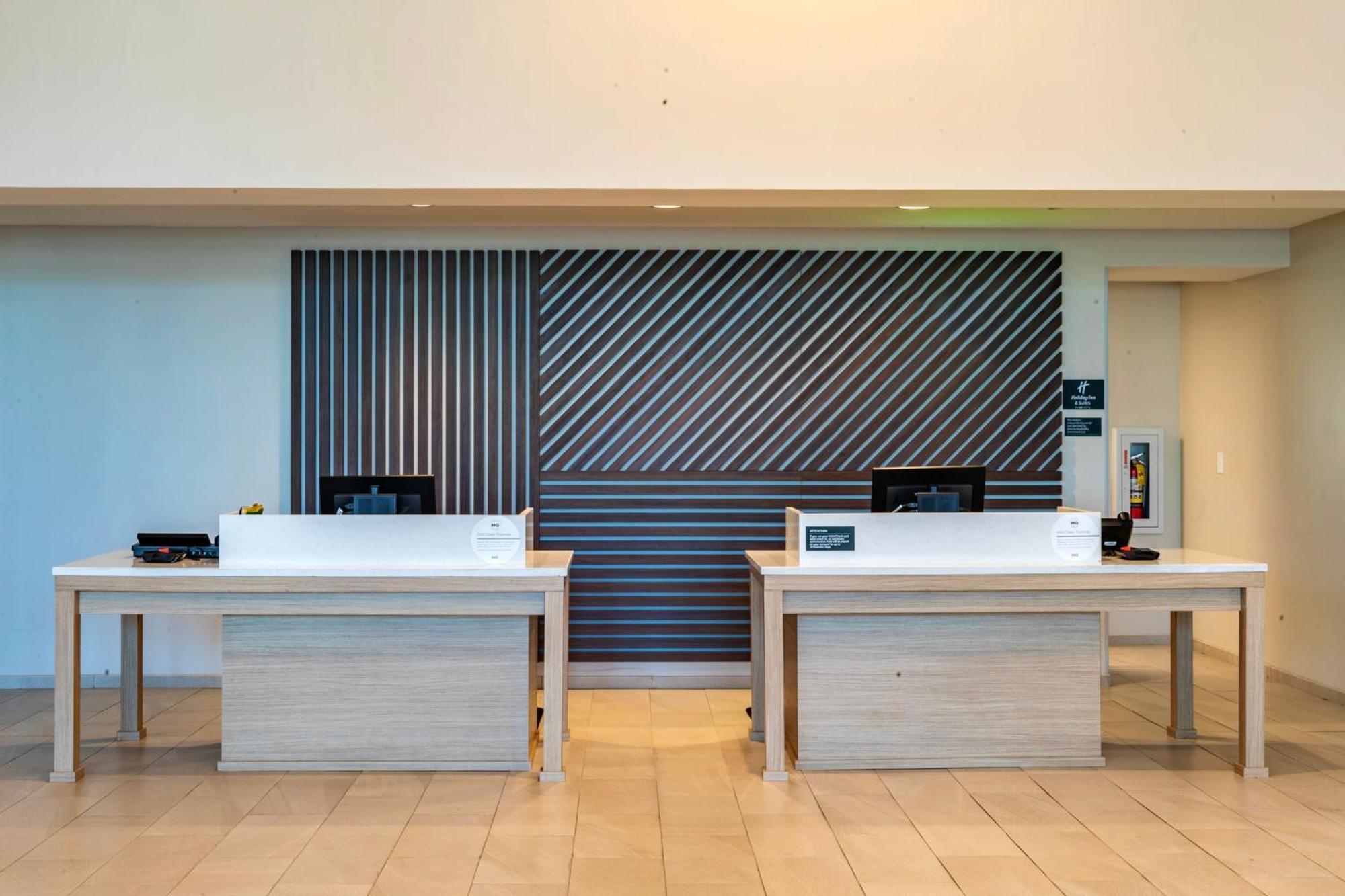 Courtyard By Marriott Atlanta Dunwoody Hotel Exterior photo