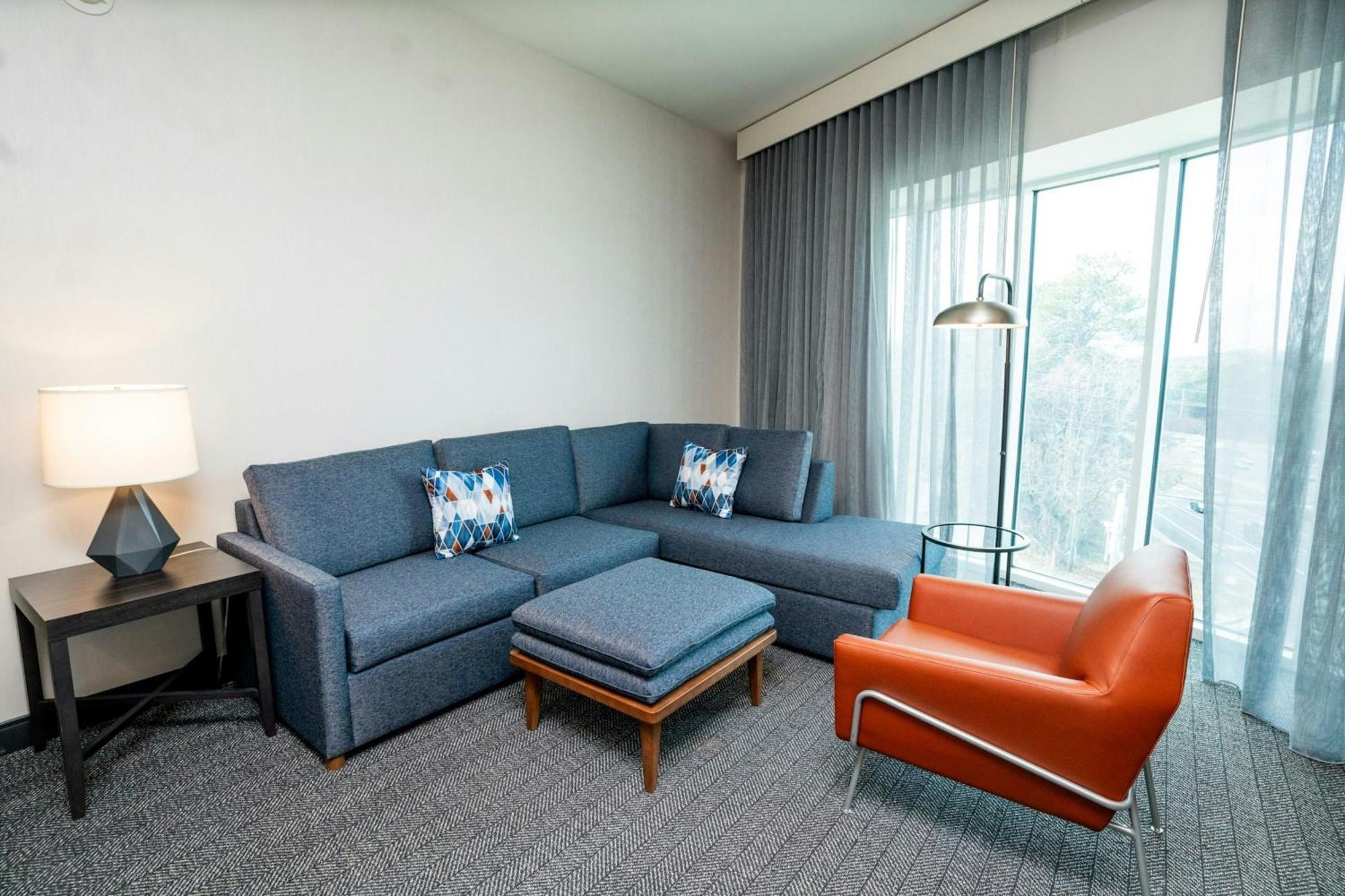 Courtyard By Marriott Atlanta Dunwoody Hotel Exterior photo