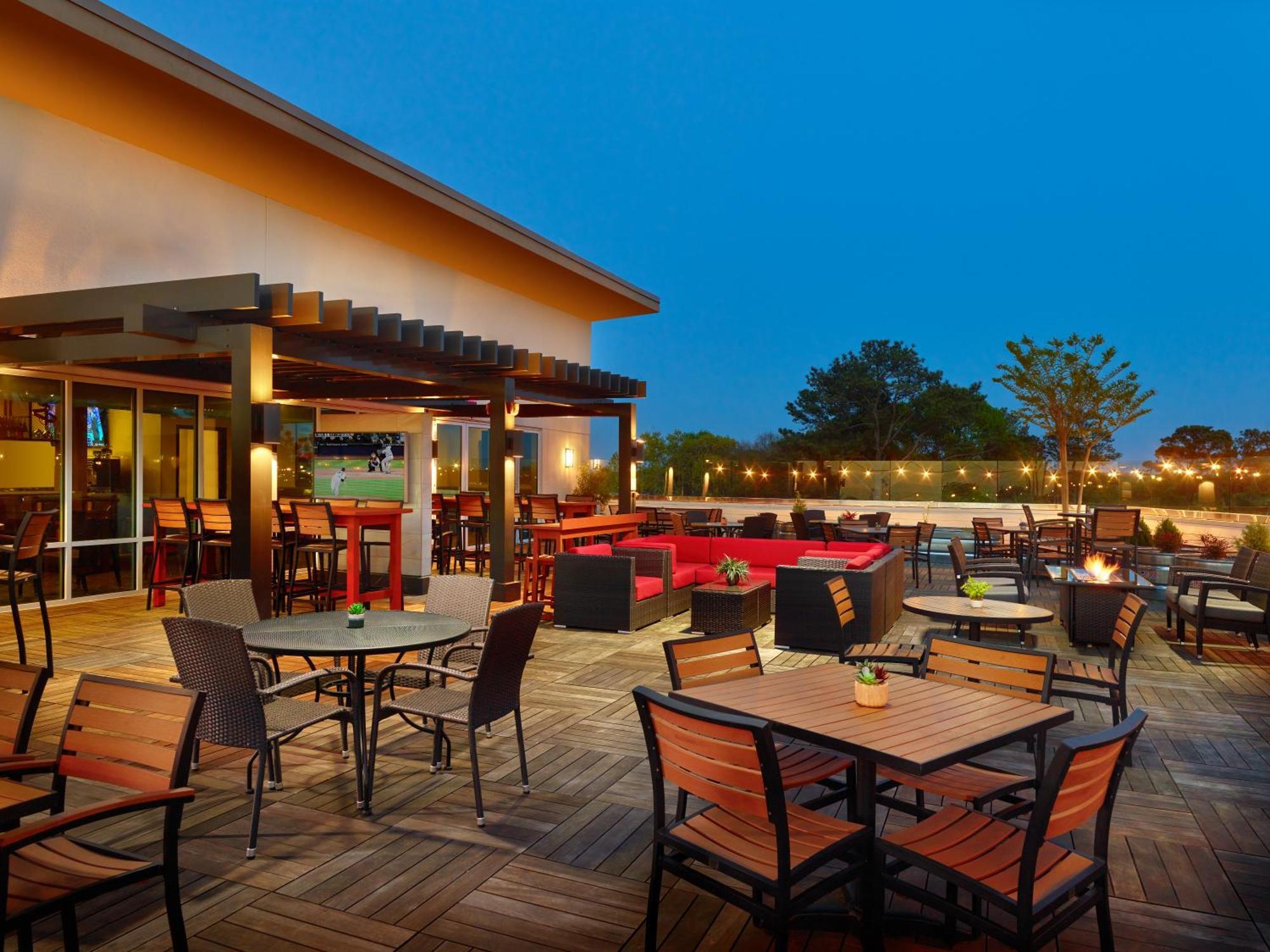 Courtyard By Marriott Atlanta Dunwoody Hotel Exterior photo