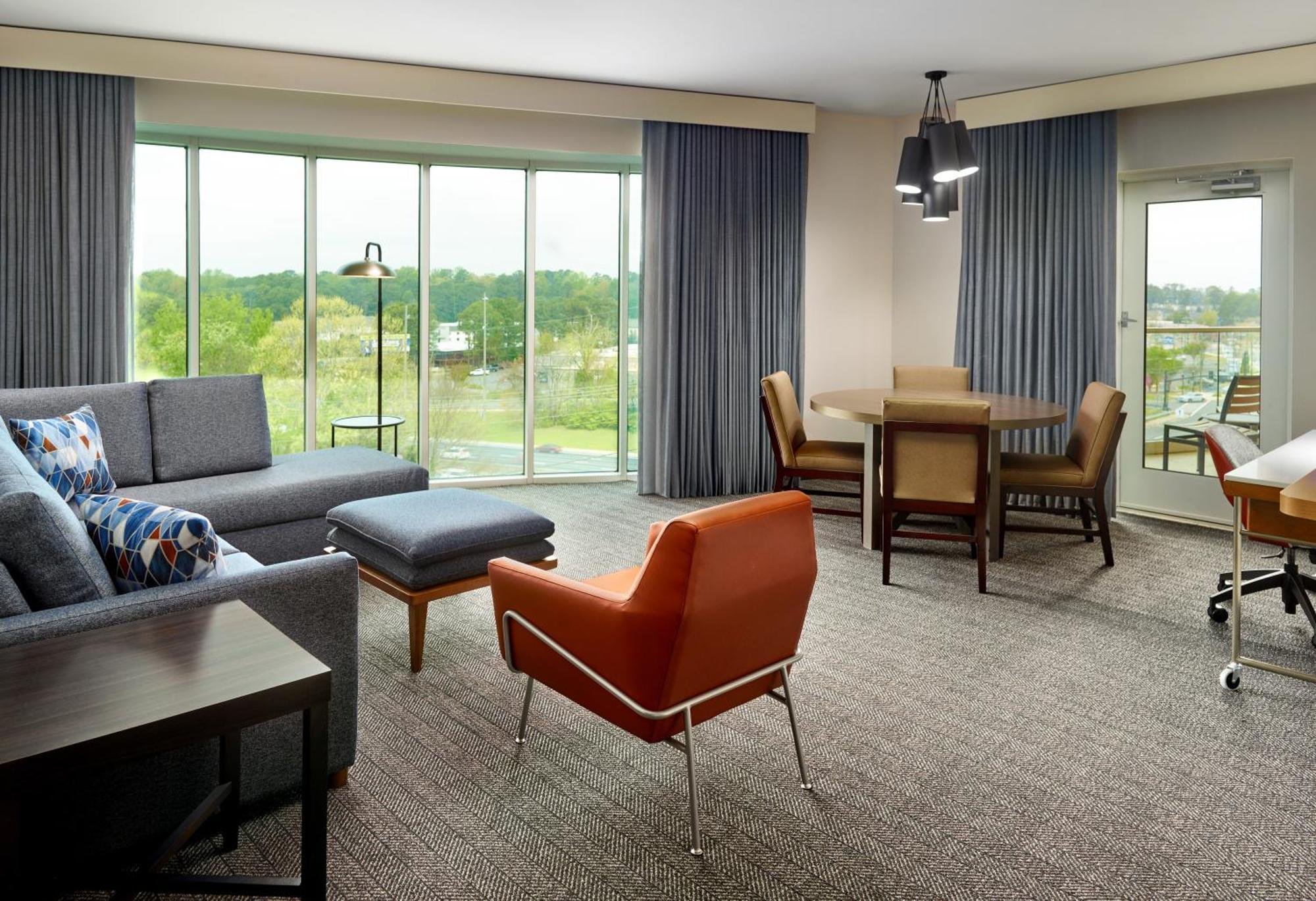 Courtyard By Marriott Atlanta Dunwoody Hotel Exterior photo