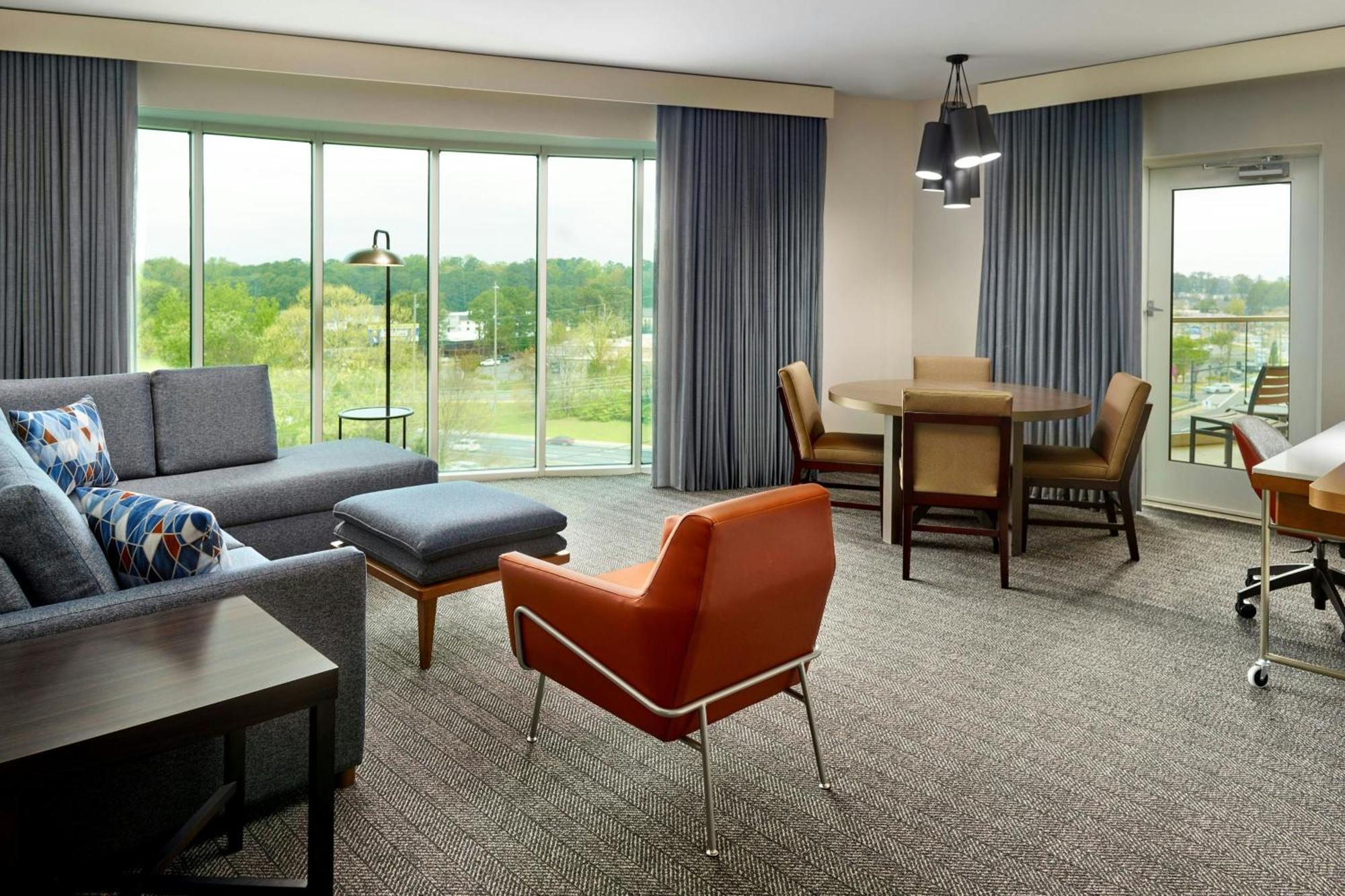 Courtyard By Marriott Atlanta Dunwoody Hotel Exterior photo